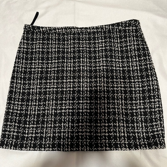 Black shiny mini skirts - Picture 1 of 3